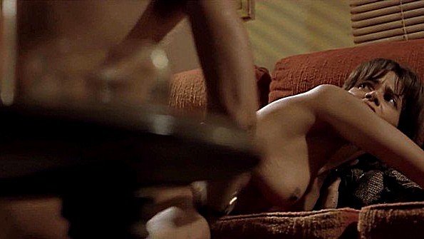 Обнаженная  брюнетка раздвинет ножки в студии (15 фото эротики)